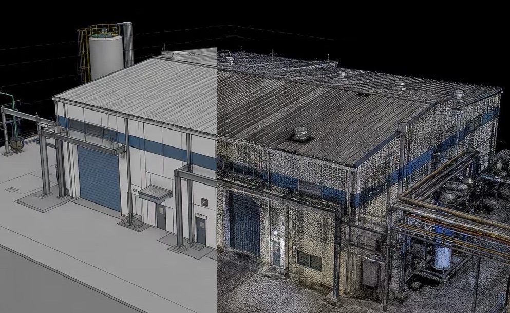 Même bâtiment industriel montré pour moitié en maquette BIM, pour moitié en nuage de points