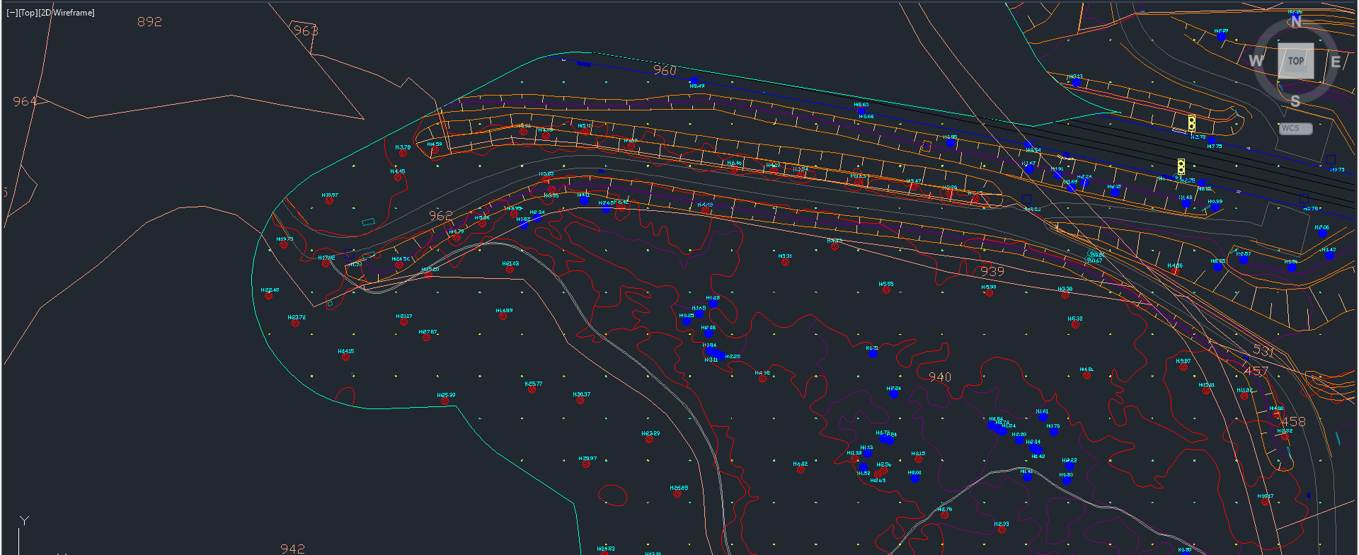 Plan topographique en DAO : courbes de niveau, points cotés et bordures relevés sur le terrain